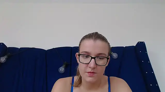 Yennyloves online show from May 31, 6:31 pm