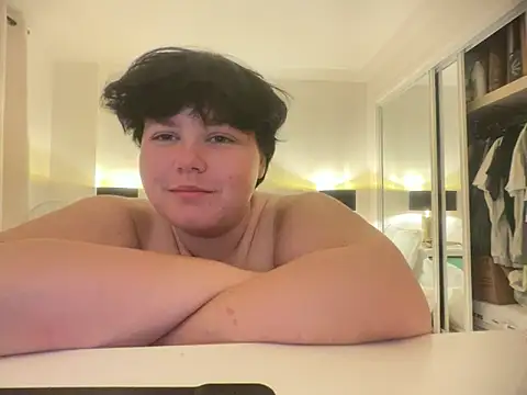 nickytboyxxx online show from April 19, 8:22 pm