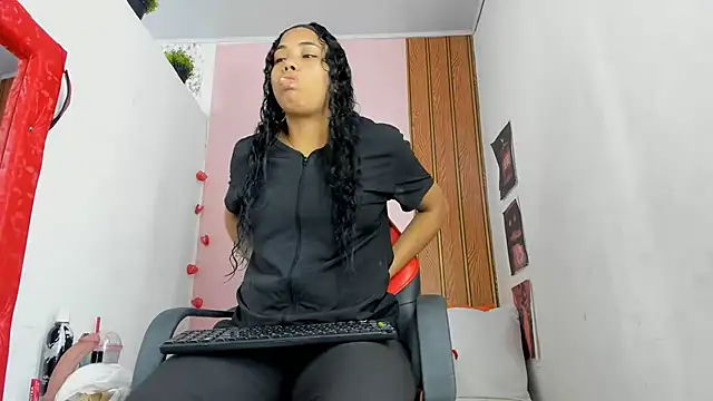 EllyBloom online show from July 25, 2:02 pm