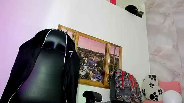 EllyBloom online show from June 9, 1:21 pm