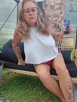 Blondejenn online show from June 13, 11:51 am