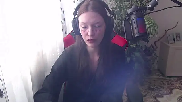 PunyKnee online show from April 7, 10:06 am