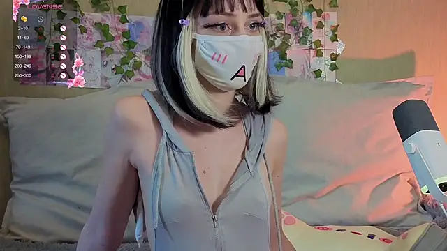 LunaNyanmi online show from May 31, 1:17 pm