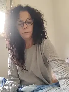 luly mariposa online show from May 1, 11:35 am