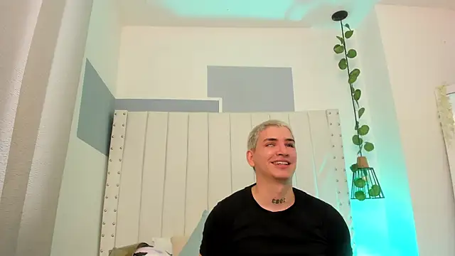 sebas and vanessa online show from April 9, 7:52 pm