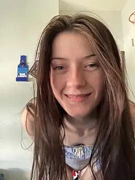 Munchkinbaby72318 online show from April 17, 6:21 pm