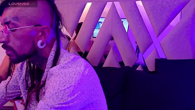 Tattoo edbosses online show from April 10, 8:37 pm