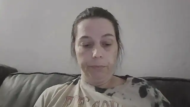 lily1982 online show from April 24, 1:19 am