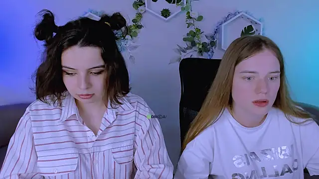 mia mooon  online show from July 28, 8:56 am
