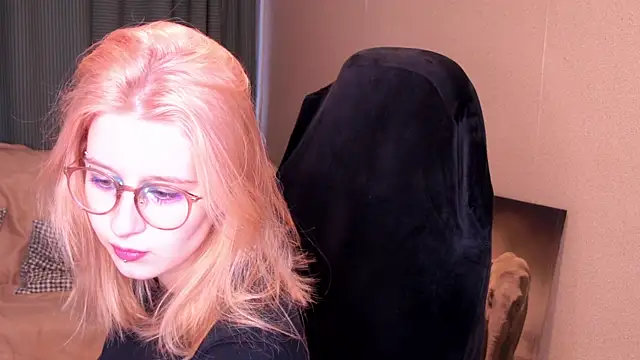 Lily Spark  online show from May 19, 1:01 am