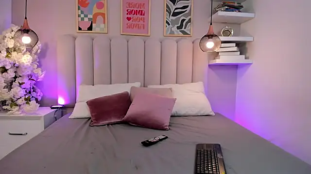 Madie amoretti online show from April 17, 12:40 pm