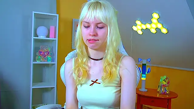 HannahHollis online show from July 8, 7:43 am