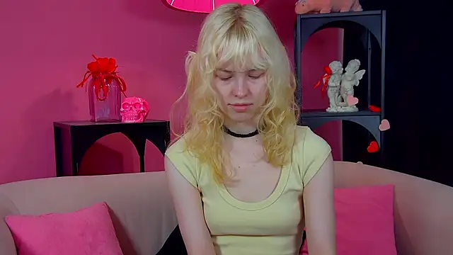 HannahHollis online show from May 16, 6:05 am