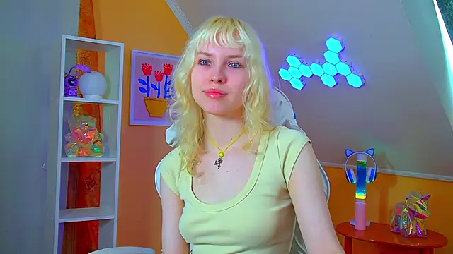 HannahHollis online show from May 31, 6:30 am