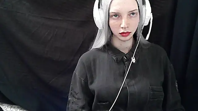 Crimson Lady online show from May 27, 5:54 pm