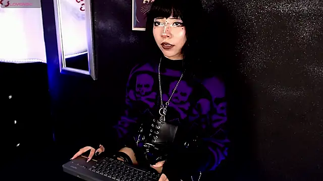KiomyVamp online show from April 25, 4:15 pm