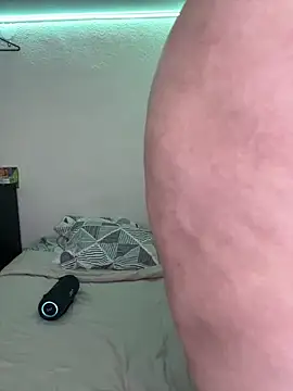 karolsuit online show from April 20, 8:45 pm