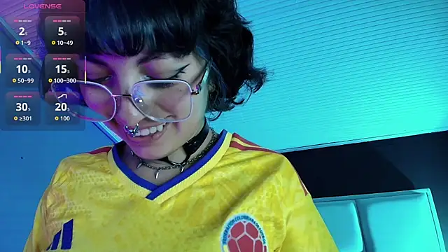 BadEmyXO online show from June 18, 5:20 am