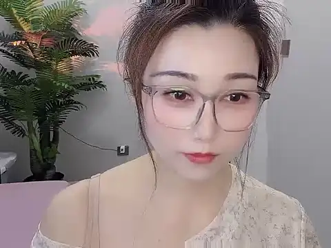 Yunxi- online show from April 28, 1:48 pm