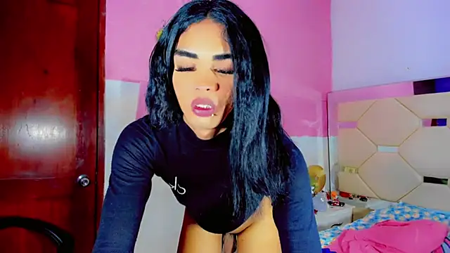Naomisaenz01 online show from July 29, 2:33 am