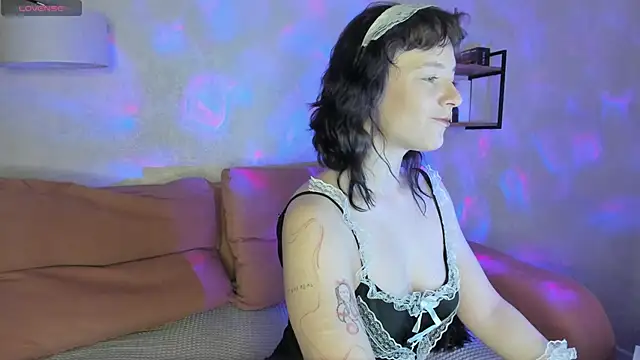 Ricki Bloom online show from May 17, 1:16 am