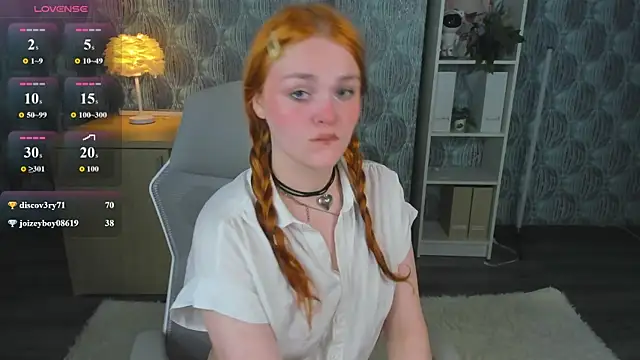 Emilly Hiil online show from July 28, 1:14 am