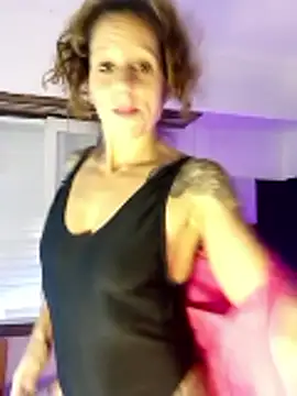 LauKiss online show from April 12, 7:49 pm