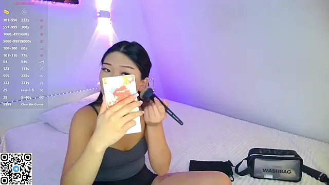 LaylaLaurent online show from May 8, 8:39 am