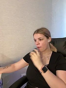 KimEvanss online show from July 4, 5:03 am