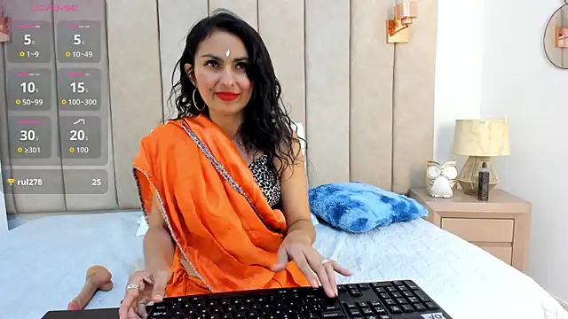 shaliny  online show from July 28, 7:39 pm