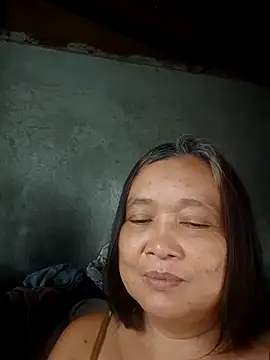jeanyummytits online show from May 21, 11:13 pm