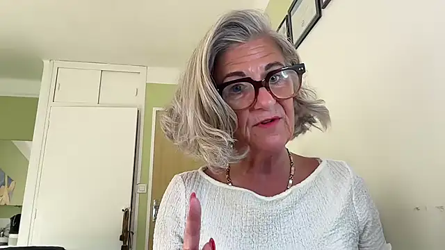 NaughtyMonicaUK online show from May 27, 5:26 am