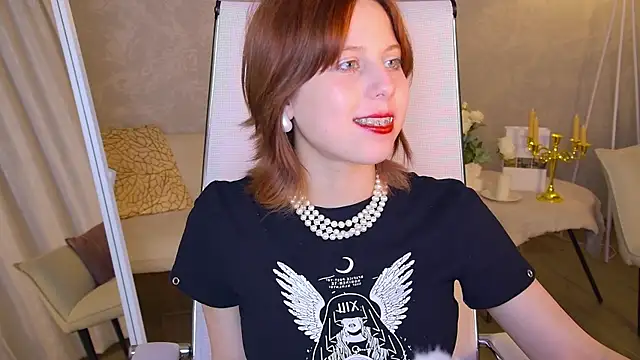 VivienneHebert online show from May 19, 1:56 am
