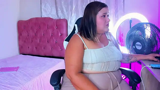 cellycanela  online show from May 23, 2:10 am