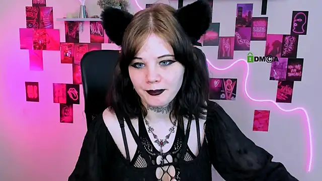 nikki kiss  online show from May 21, 9:18 am