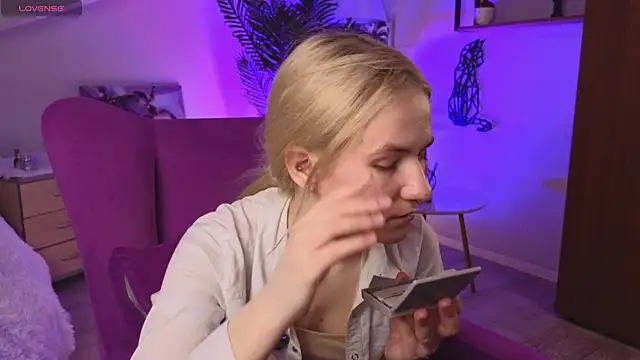 PennyLavertu online show from April 15, 7:53 am