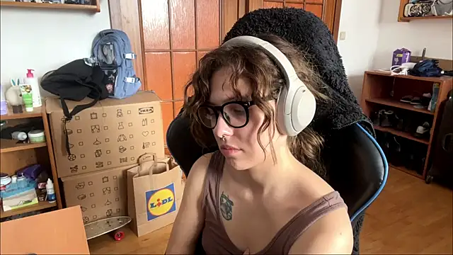 PillowPeachX online show from May 12, 10:01 am