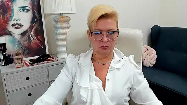 luna xfantasy online show from July 24, 6:55 am