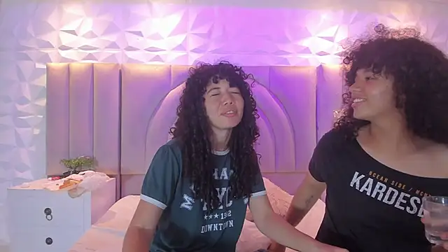 Chloe and Violeta online show from May 6, 8:13 pm
