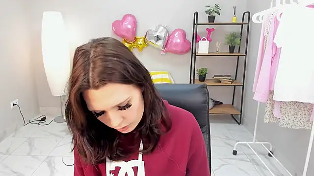 Christine Mooree online show from April 14, 9:53 am