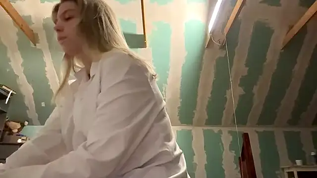Skinny girl  online show from May 8, 6:32 pm