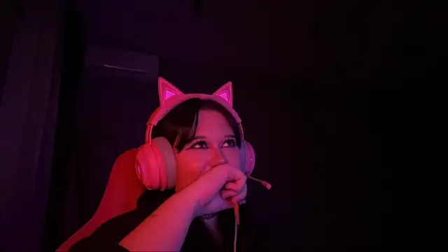 Alinalovelove online show from April 15, 7:58 pm