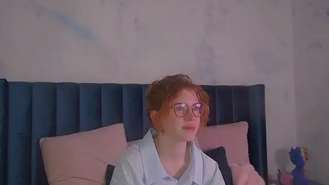 LauraDennis online show from May 24, 4:44 am