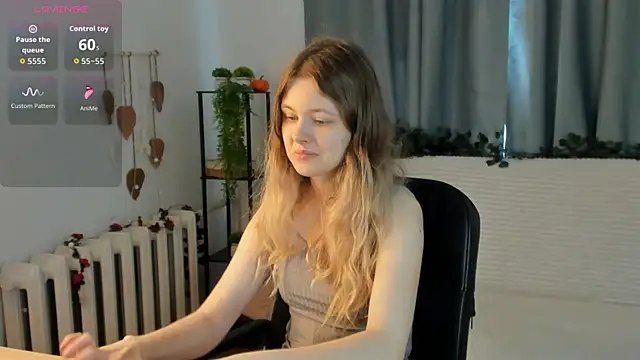 Glitch Doll online show from May 7, 5:12 am