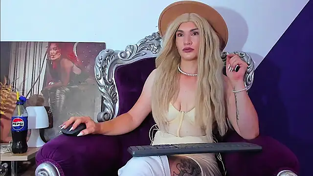 MistressKasandra online show from July 20, 4:04 am