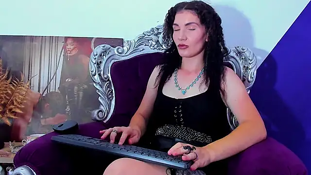 MistressKasandra online show from July 8, 4:14 am