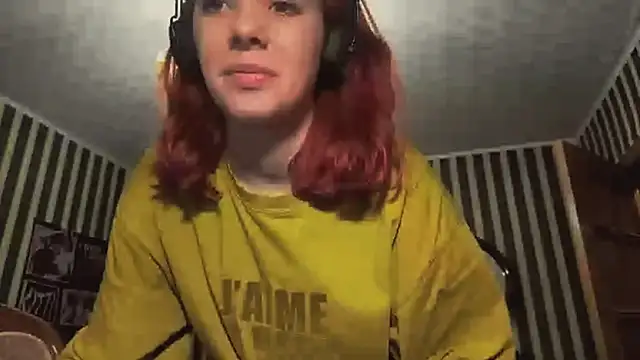 amberrrdolll  online show from May 3, 12:47 am