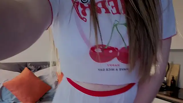 ShowmeYourfetish online show from June 16, 4:13 am