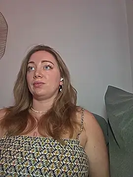 arielsweetieee online show from July 27, 12:46 pm