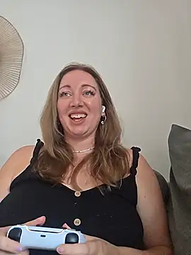 arielsweetieee online show from July 28, 6:20 pm